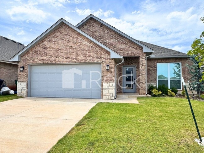 Building Photo - 4 Bedroom 2 Bathroom home with all appliances included