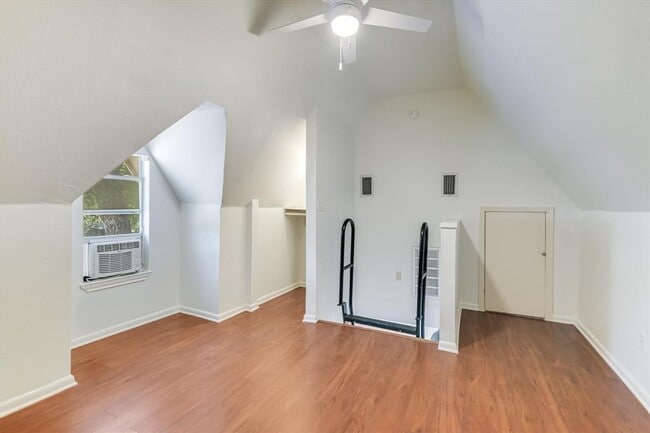 Photo - 1110 W 22nd St Unit 16