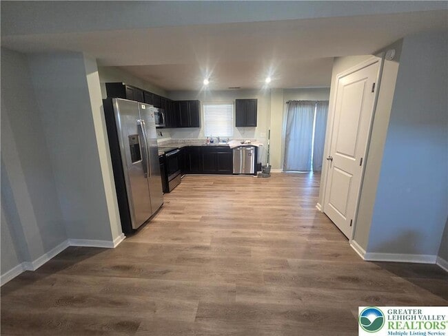 Photo - 2500 Alex Rd