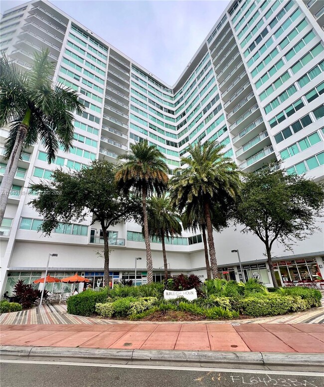 Building Photo - 7135 Collins Ave Unit 1523