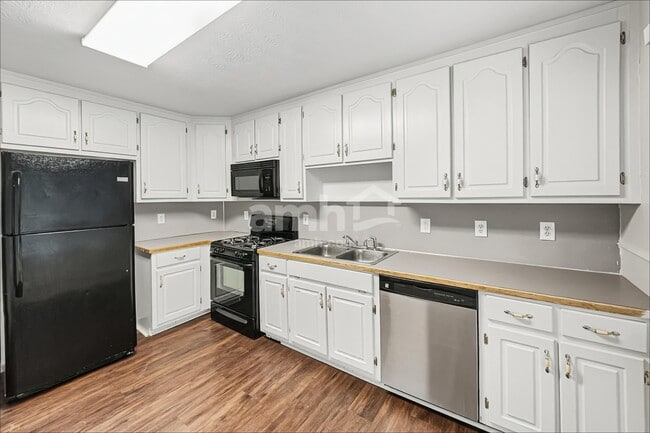 Photo - 468 Springfield Dr