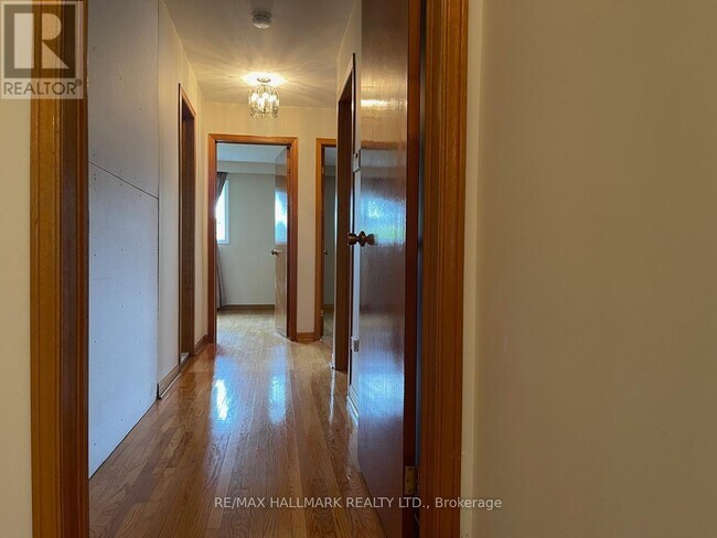 Photo - 227 Elgin Mills Rd W
