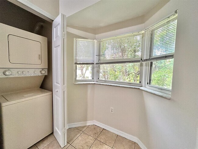 1270 SE 28th Ct Unit 202