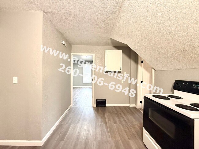 Photo - 320 W 15th St Unidad 320 1/2 W 15th St