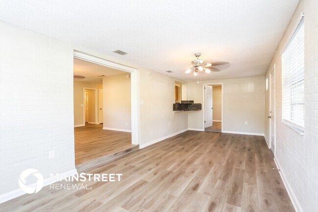 Photo - 9406 Gisborne Dr