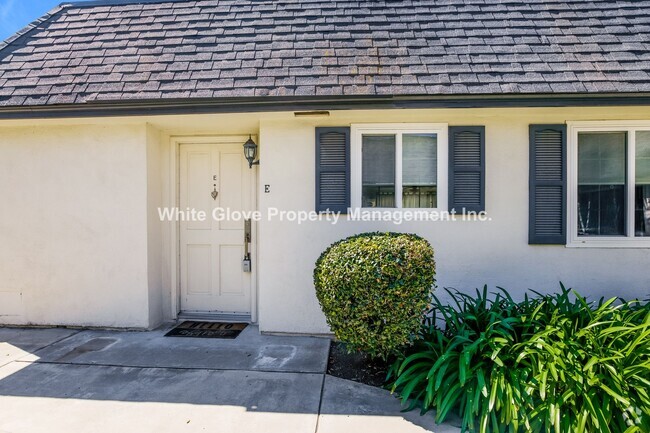 Building Photo - Lovely Renovated 1 Bedroom Fullerton Townhome