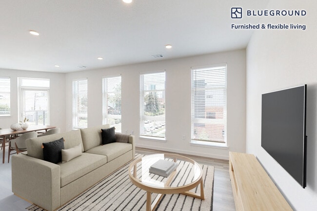 Building Photo - 2600 Lawrence St Rental