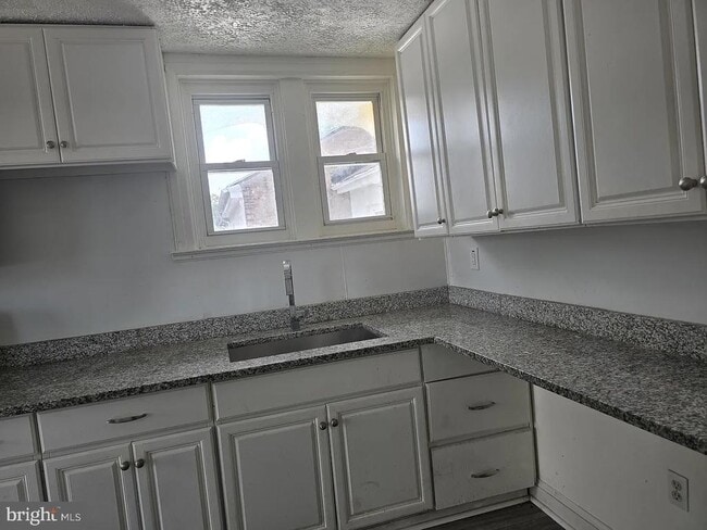 Building Photo - 33 Jacoby St