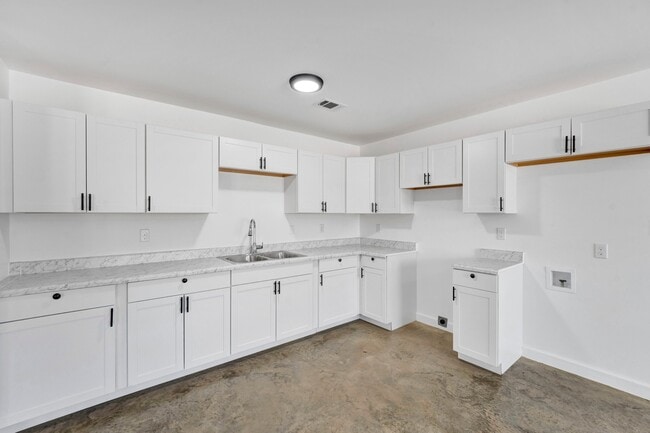 Photo - 1408 Kyle St