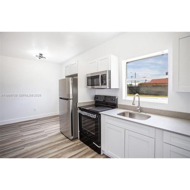 Photo - 2424 NW 7th Ct