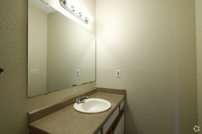 1BR, 1BA - 516SF - Bathroom