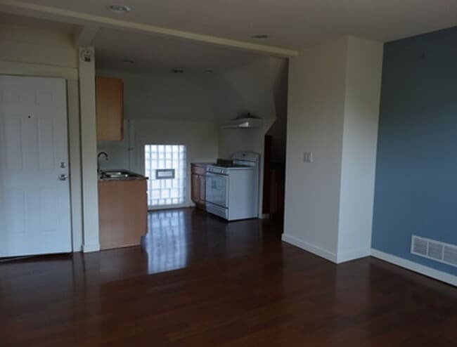 Photo - 1000 18th Ave SE Unit 2