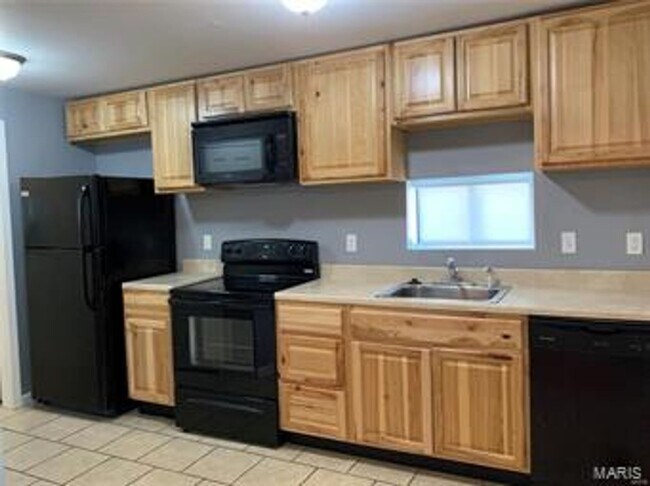 Photo - Nice two bedroom one bathroom, large front...