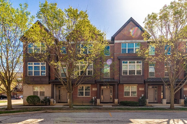 Building Photo - 721 Summit Ln