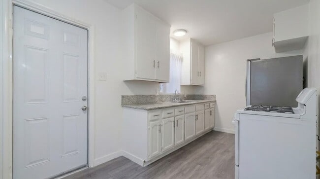 Photo - 1127 W 111th St