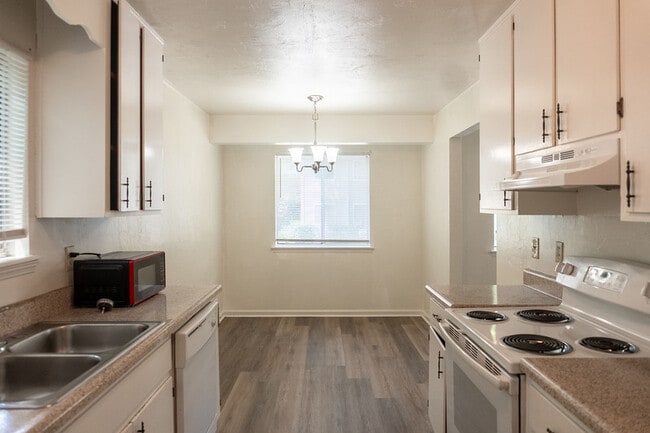 Photo - 733 Pointe Ct