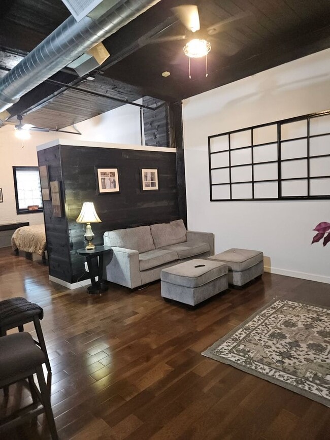 Live and work in Downtown Bristol - Live and work in Downtown Bristol House