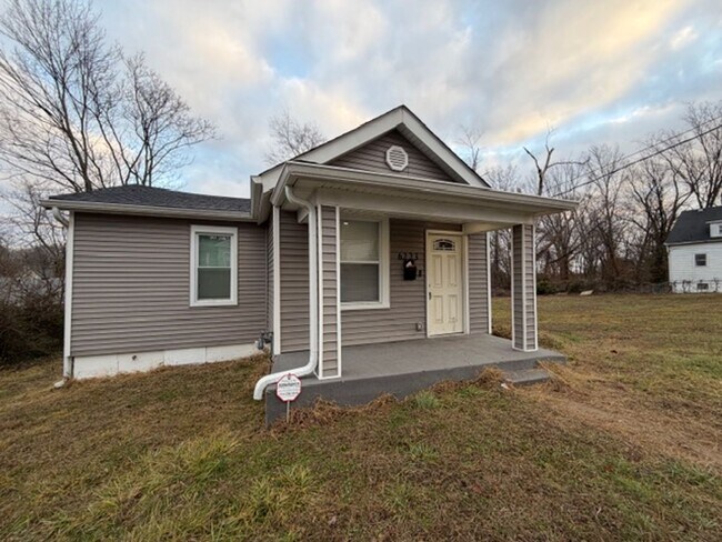 Building Photo - Lovely 2 Bedroom / 1 Bath for Rent - Section 8 Welcome