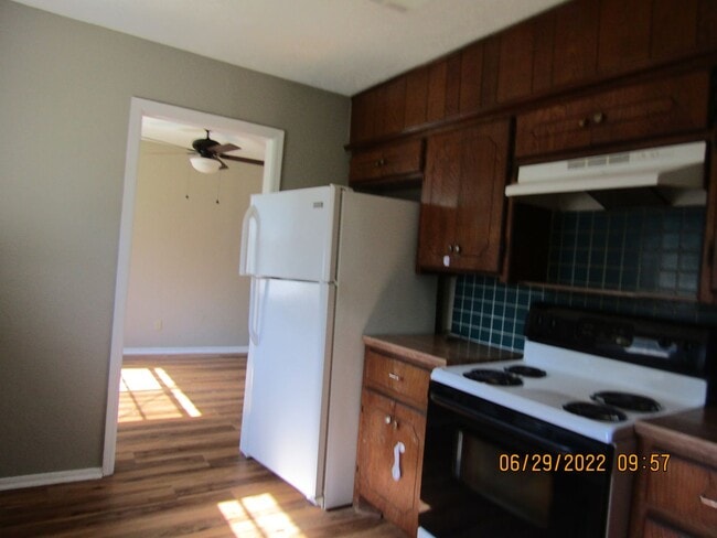 Photo - MOVE IN SPECIAL: $200 OFF OF THE 1ST FULL MONTH'S RENT!