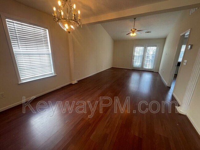 Photo - 189 Satomi Way