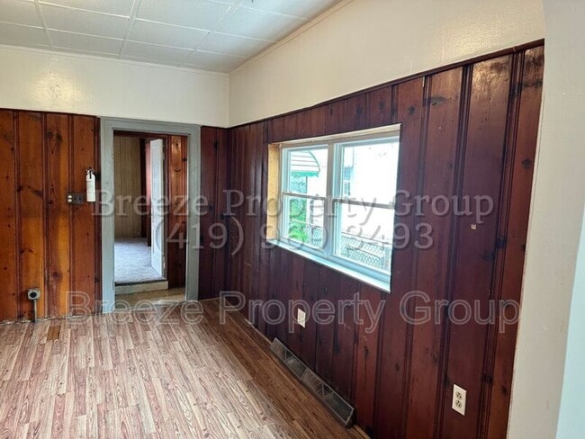 Photo - 714 Balfe St