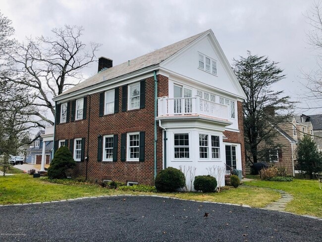 Photo - 212 Monroe Ave