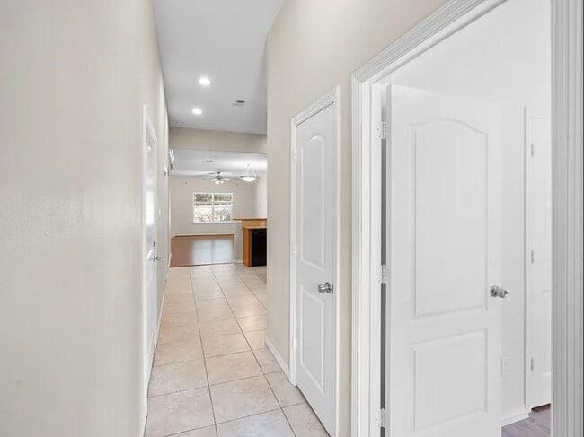 Photo - 111 Harbour Town Cir