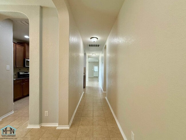 Photo - Spacious and Beautiful Two-Story 5 Bedrooms, 3.5 Bathrooms Home, With Easy Access to I-35, Loop 1...