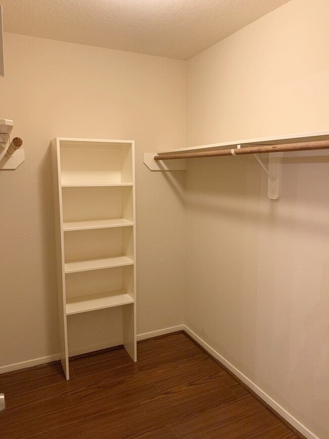 Photo - 2747 Lofty Elm St