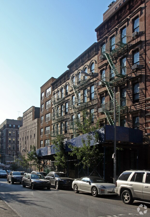 Photo - 60 W 109th St Apartments