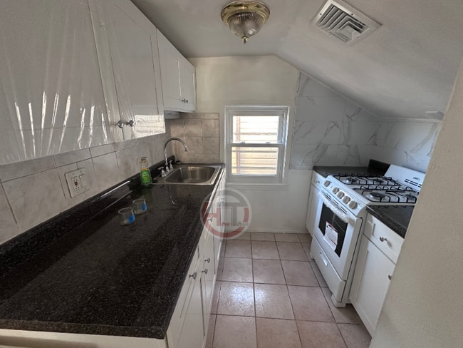 Building Photo - 1446 Gillespie Ave