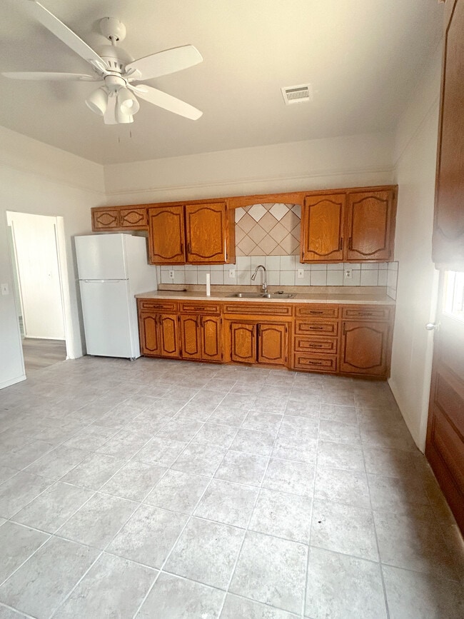 Photo - 602 W Rainey Ave