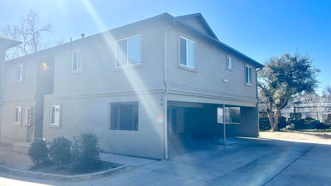 Building Photo - 566 Lincoln Ave Unit #B