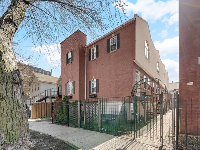 Building Photo - 1733 W Crystal St