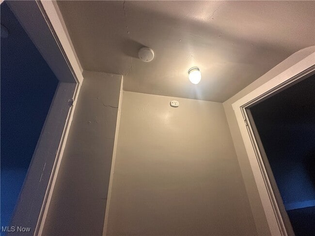 Building Photo - 523 Gage St Unit Up