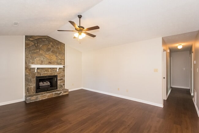 Photo - 470 Rosehill Dr