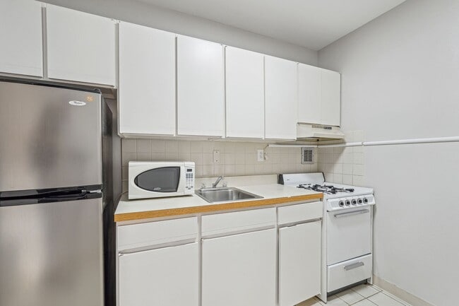 Photo - Spacious & Bright Studio at River Place