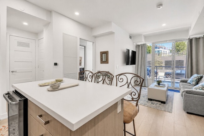 Building Photo - 333 Sunseeker Ave Unit SI ID1556401P
