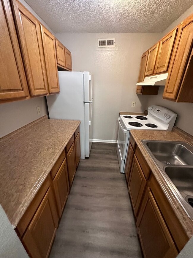 Photo - $695 - Accepting SECTION 8/ Housing Vouche... Unit 1520-101