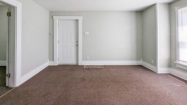 Photo - PRELEASING for AUGUST! Close to Campus; In-Unit Washer and Dryer