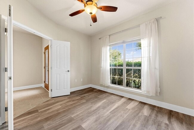 Photo - 554 Camellia Ct