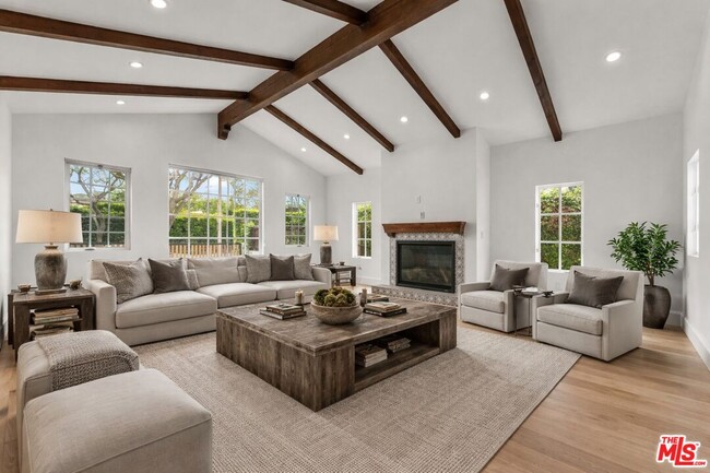 Photo - 9005 Rosewood Ave