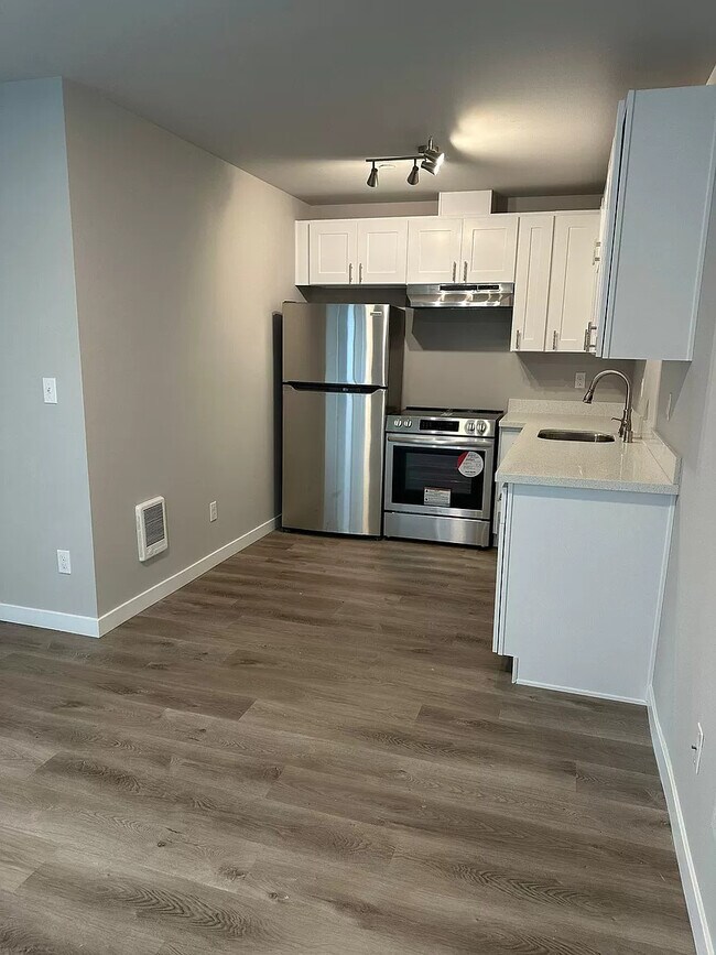 Photo - Pacific Apartments