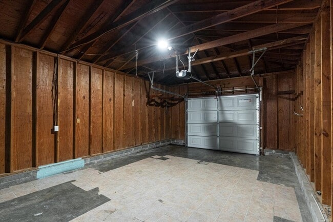 Photo - 2000 Milne St