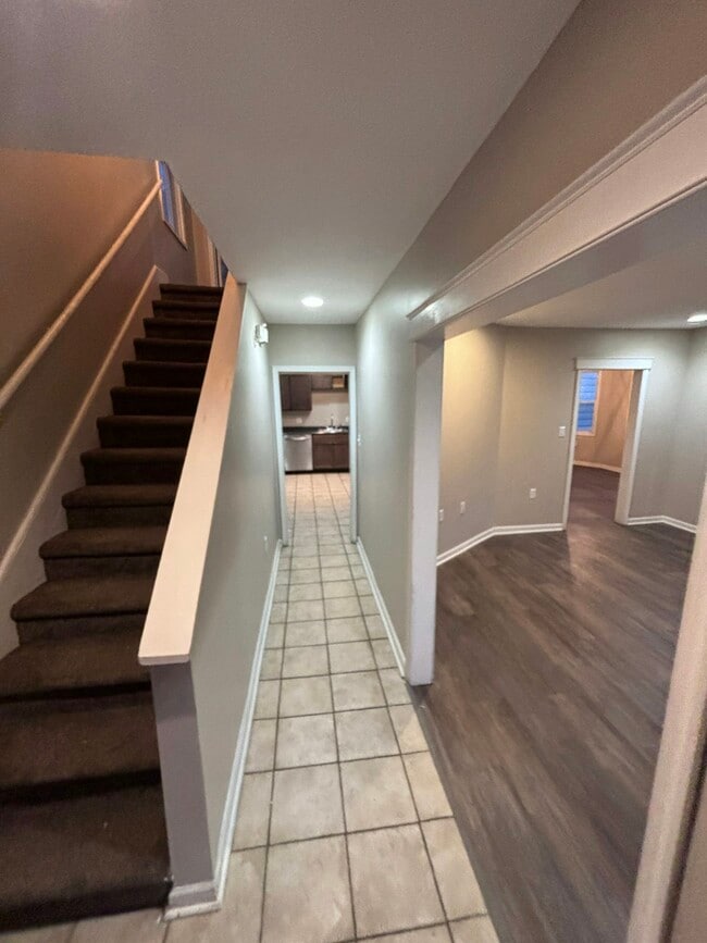 Photo - 165 Sharpe St