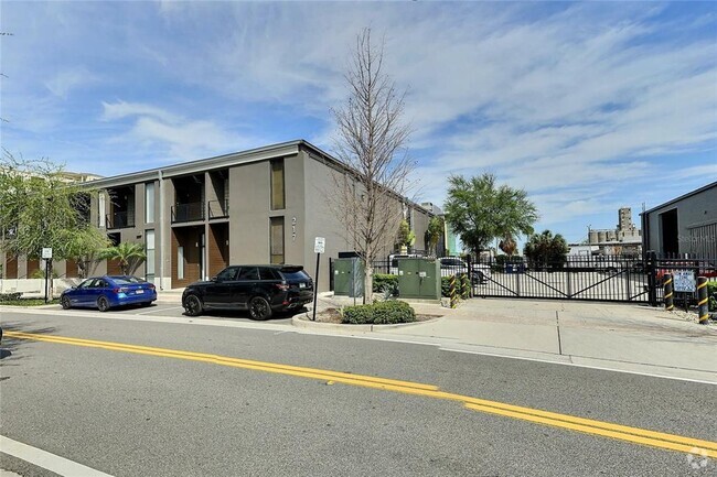 Building Photo - 217 N 12th St Rental