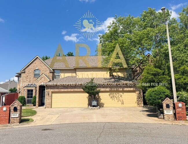 STUNNING 3 BED/2.5 BATH BROOKHAVEN DUPLEX!... - STUNNING 3 BED/2.5 BATH BROOKHAVEN DUPLEX!... House
