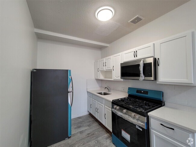 Building Photo - 385 Suydam St Rental