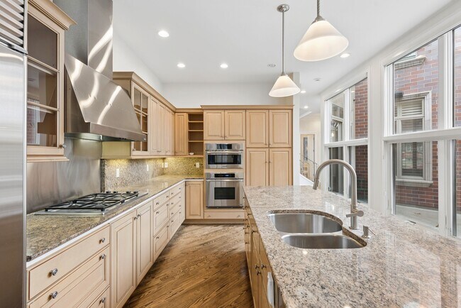 Photo - 400 Clayton St