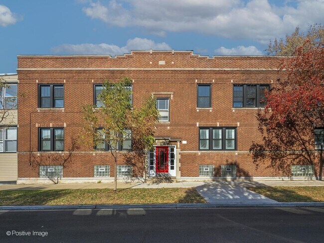 Photo - 2138 W Cornelia Ave